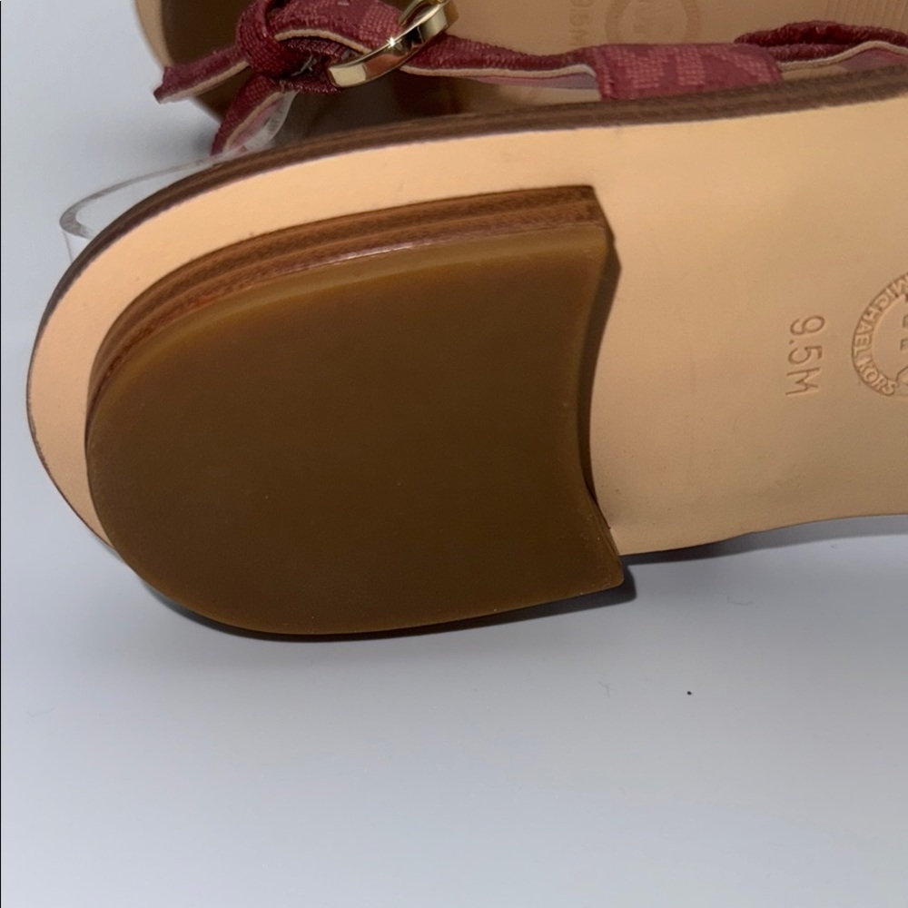 Michael Kors Pink and Gold Sandals‎ with T-Strap Design - Picture 8 of 10